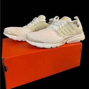 Kids Nike Presto White/White-White Tennis Shoes
Size - 6Y